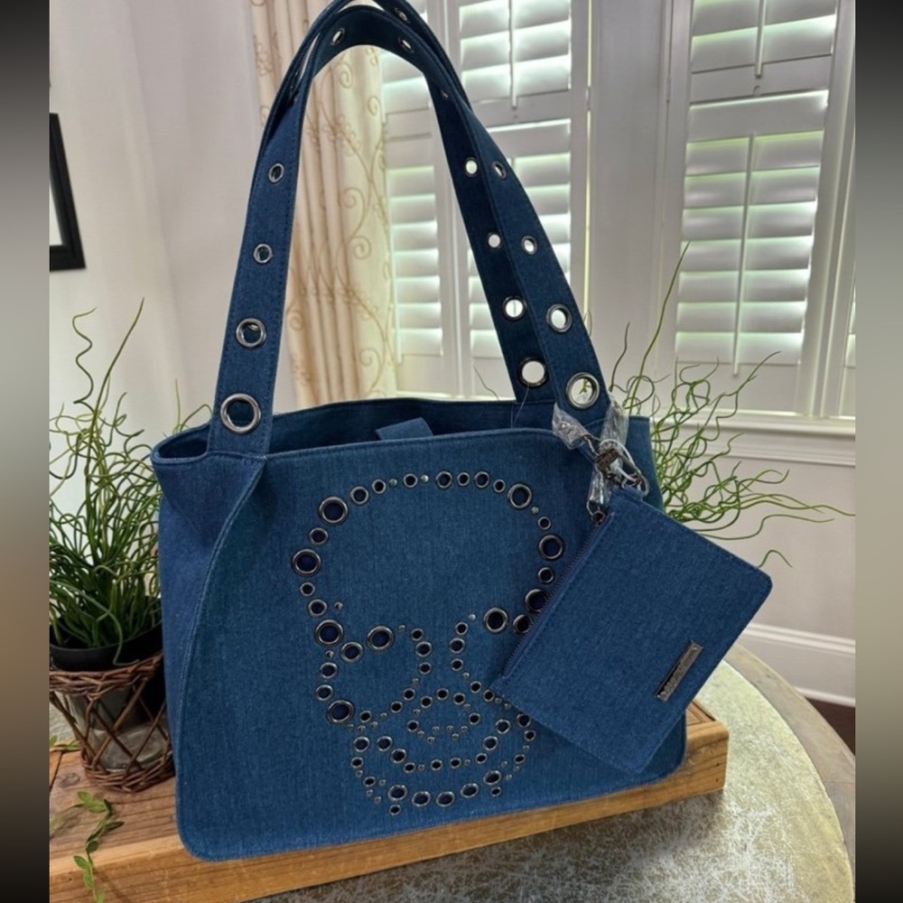 BETSEY JOHNSON BM22270 BLUE DENIM LARGE SKULL TOTE BAG